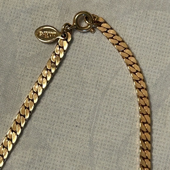 🎅🏻 VINTAGE SIGNED AVON 16.5” HEAVY GOLD CHAIN/2.5”ENAMELED PENDANT - Picture 6 of 9